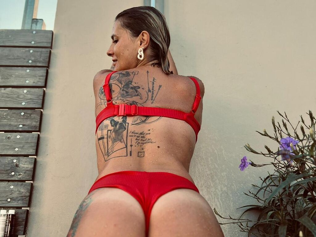 Anisha Bee Picture